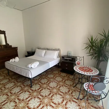 Bed and Breakfast Filippo Secondo 3*