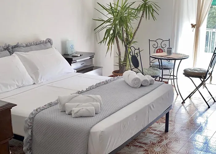 Bed & Breakfast Filippo Secondo 3*